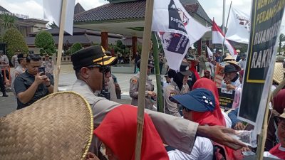 Polres Blitar Kerahkan 300 Personel Kawal Aksi Demo Hari Tani Nasional