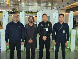 Imigrasi Blitar Deportasi WNA Pakistan Penggalang Donasi Fiktif