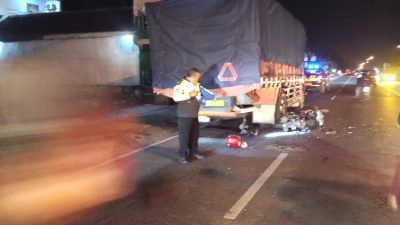 Guru TK Tewas Tabrak Truk Parkir di Tulungagung