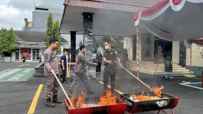 Kejari Kabupaten Blitar Musnahkan Barang Bukti 75 Perkara, Didominasi Kasus Narkoba