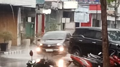 Hujan Deras, Jalan Pattimura Kediri Kembali Tergenang