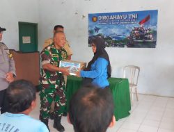 Rayakan HUT ke-80, Koramil Mojoroto Bagikan 60 Paket Sembako untuk Warga