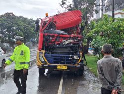 Bus Dali Prima Diseruduk Truk Tangki Pecah Ban di Lamongan, Tiga Penumpang Luka