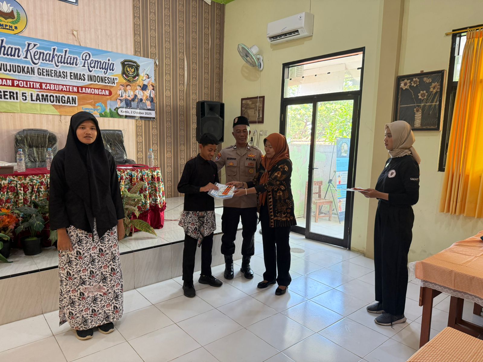 Polres Lamongan Sosialisasikan Pencegahan Kenakalan Remaja di SMPN 5