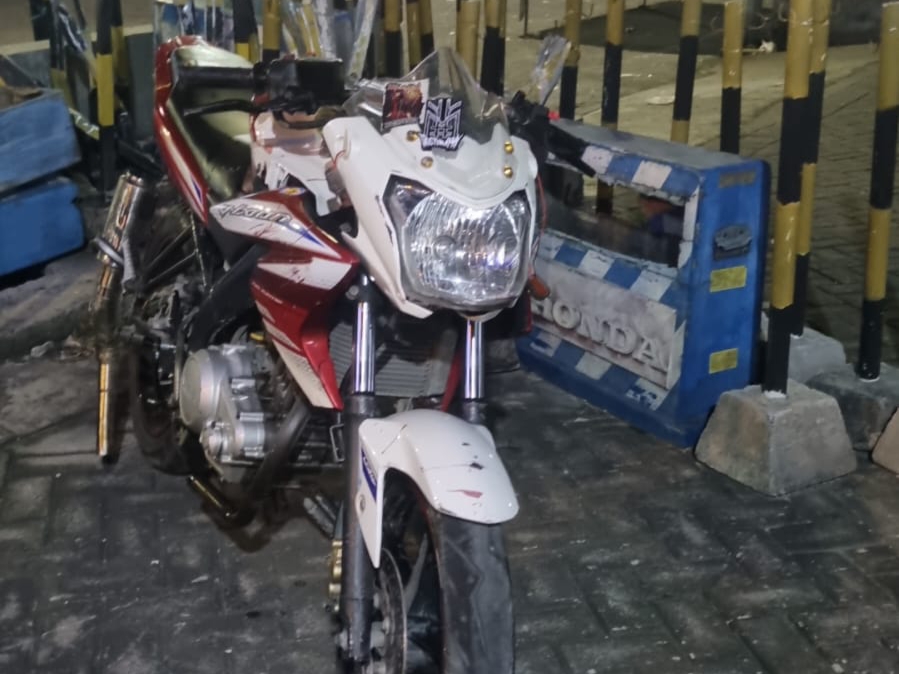 Pemotor Vixion Asal Kedungpring Tewas Usai Bersenggolan di Jalan Raya Babat