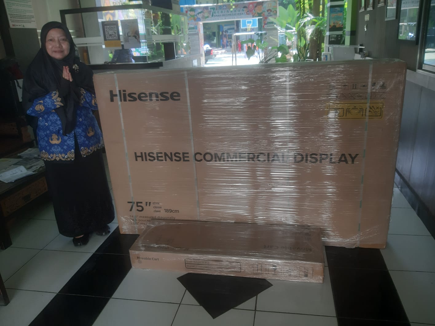 Ratusan Lembaga Pendidikan di Lamongan Terima Bantuan Smart TV dari Presiden Prabowo