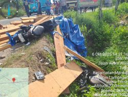 Pasutri Asal Mantup Lamongan Tertimpa Balok Kayu Jatuh dari Truk, Istri Alami Patah Tulang
