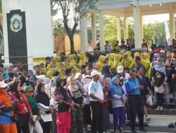 Ribuan Warga Lamongan Meriahkan HUT ke-80 TNI Lewat Jalan Sehat Kemanunggalan