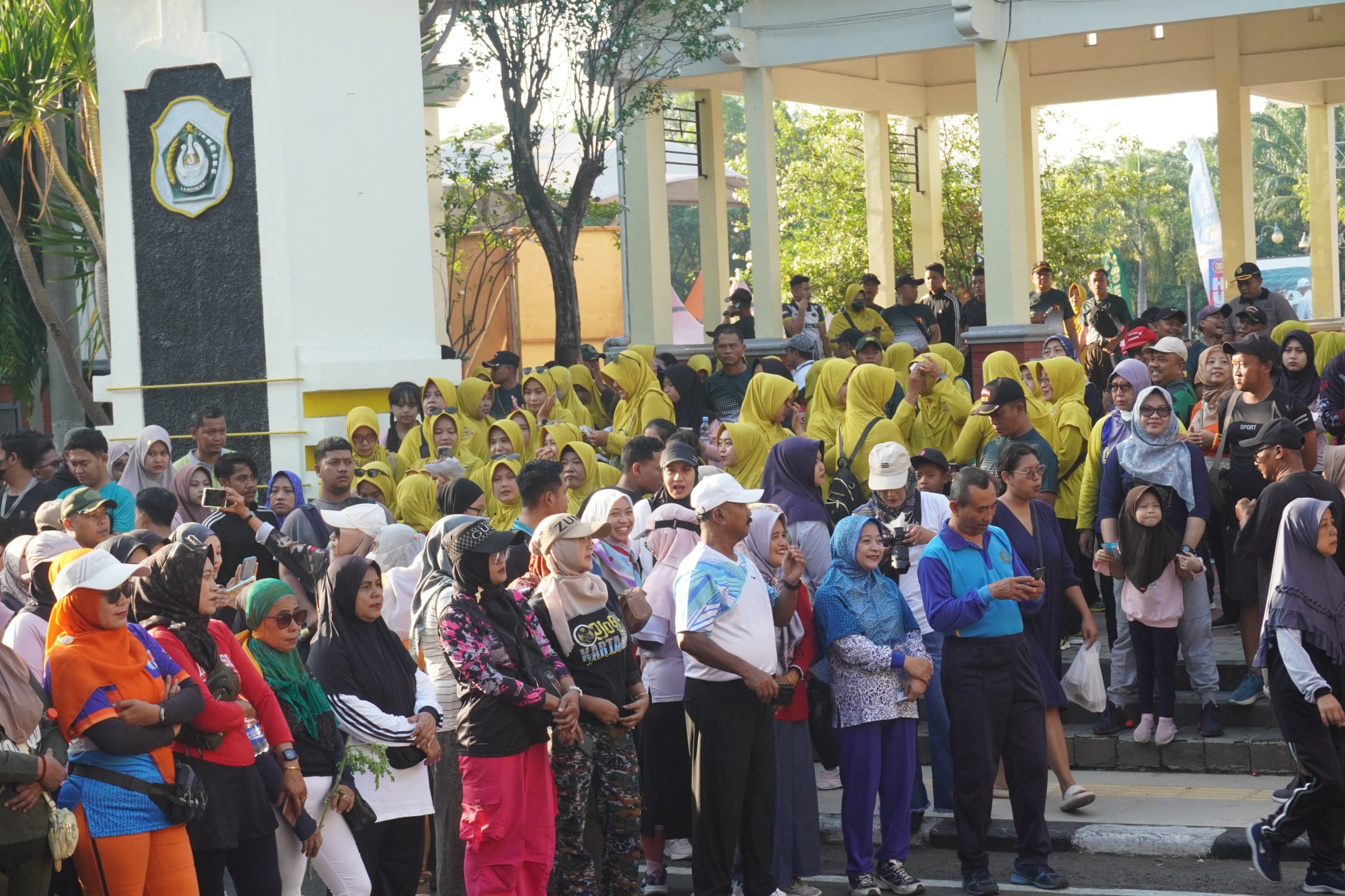 Ribuan Warga Lamongan Meriahkan HUT ke-80 TNI Lewat Jalan Sehat Kemanunggalan