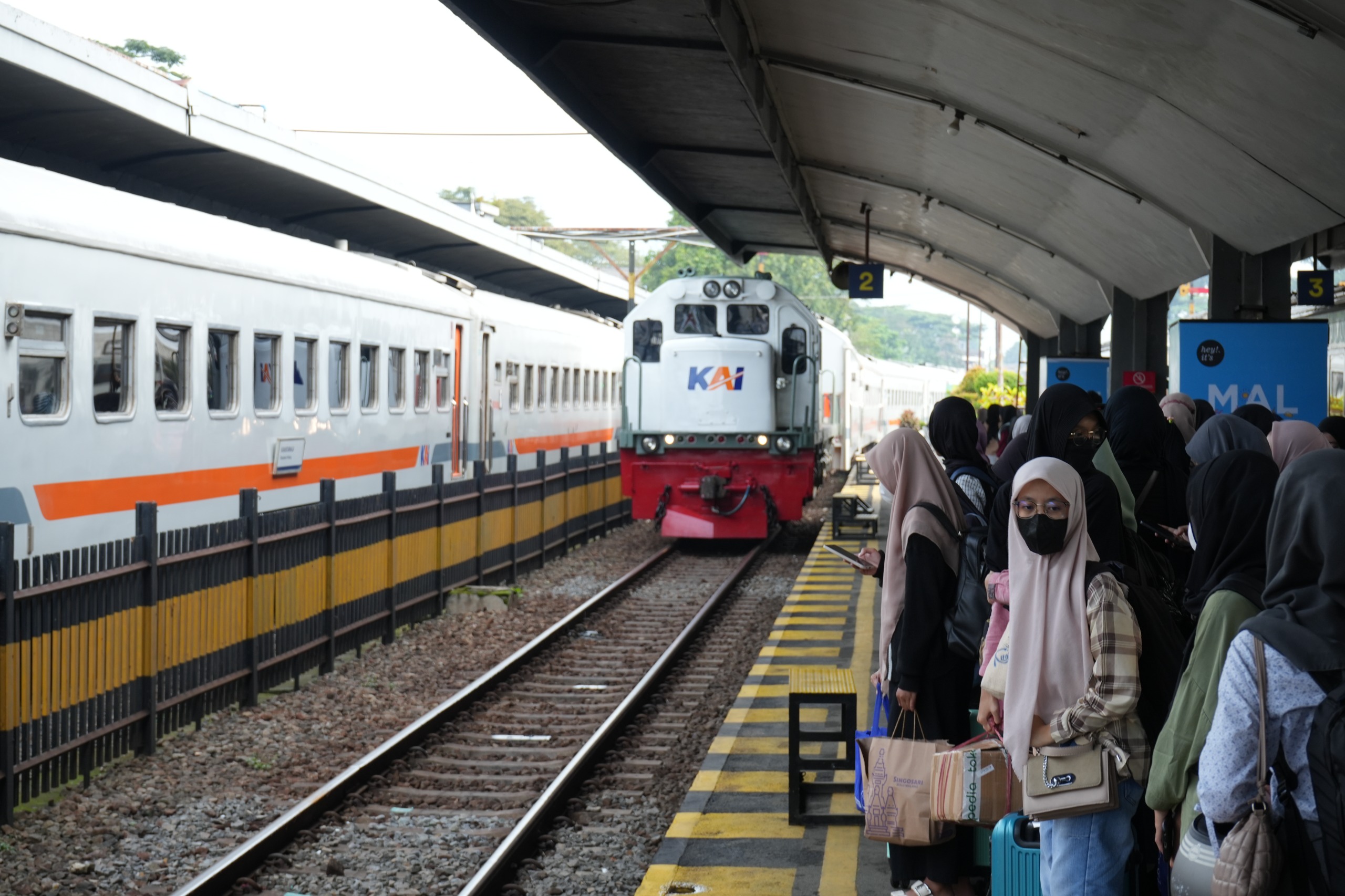 Banjir di Jalur Daop 4 Semarang Sebabkan Keterlambatan Sejumlah Kereta di Stasiun Malang