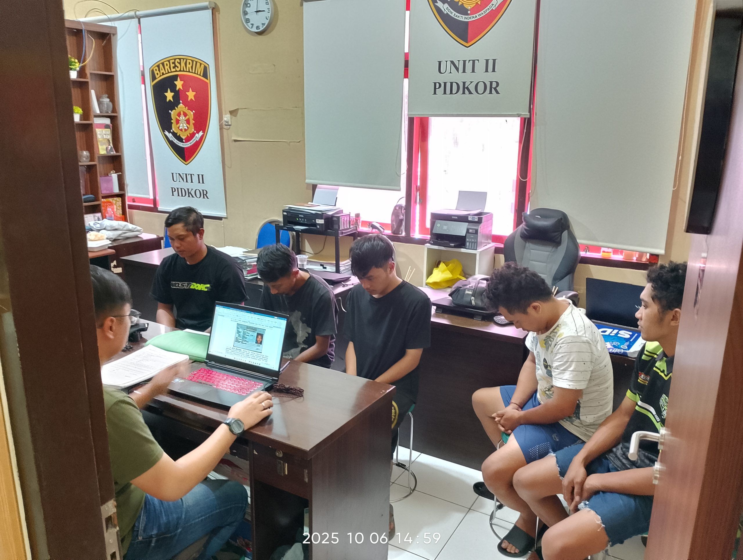 Lima Pemuda Songgokerto Diamankan Polres Batu Terkait Dugaan Pengeroyokan di Depan Hotel Samara