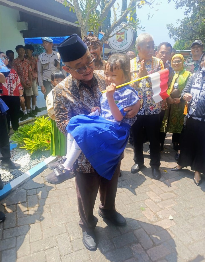 Kunjungi SDK Sang Timur, Mendikdasmen Paparkan Lima Fokus Besar Revolusi Pendidikan Nasional