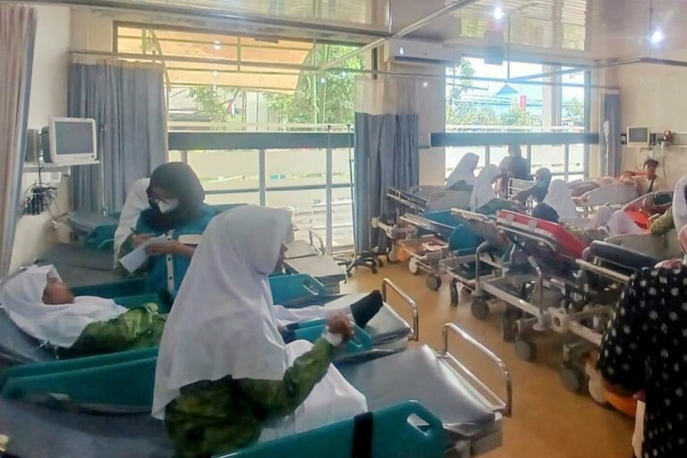 Belasan Siswa MTs Al Khalifah Diduga Keracunan Program Makan Bergizi Gratis, Dilarikan ke RSUD Kanjuruhan