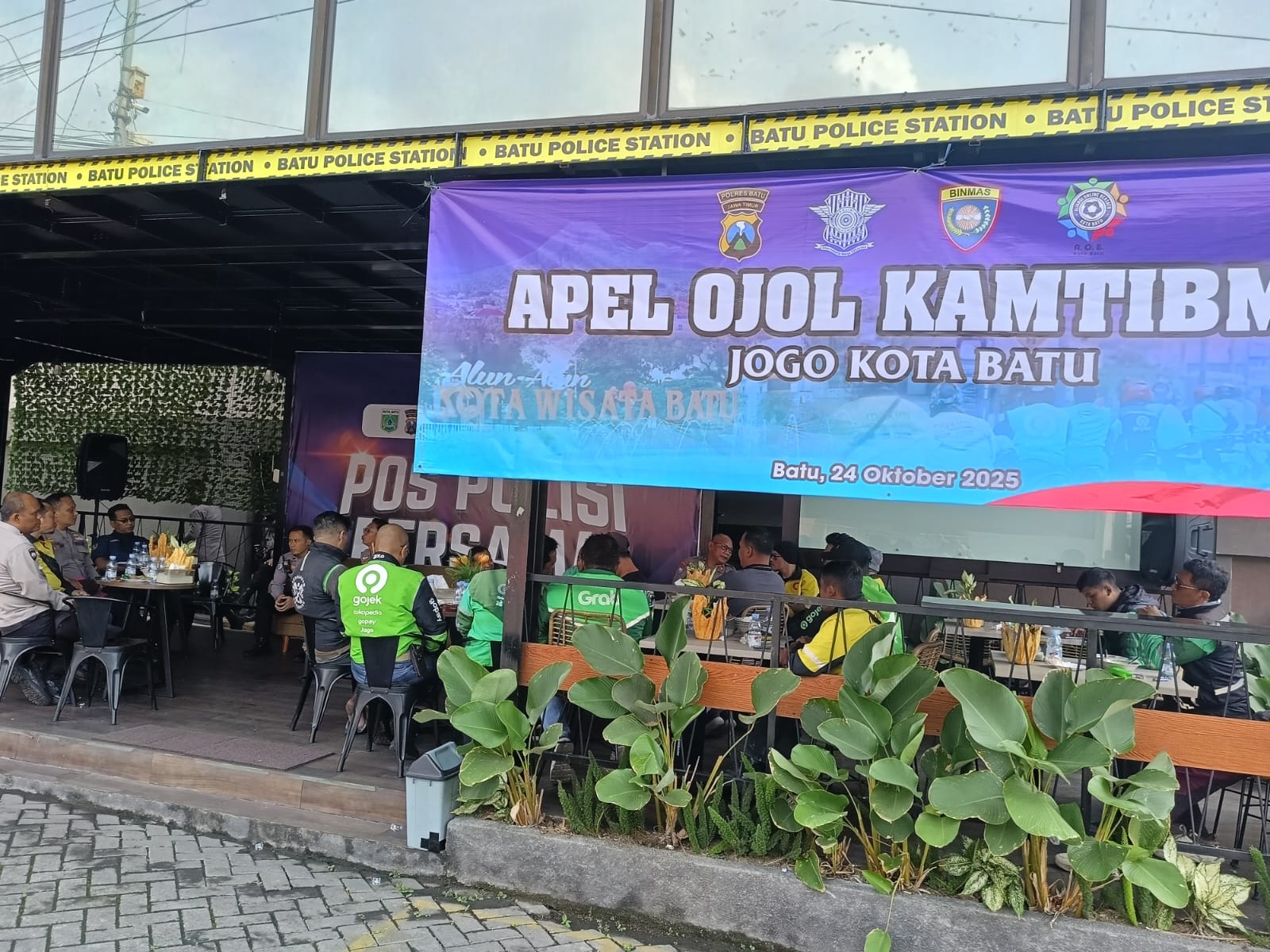 Kapolres Batu Cangkrukan Bareng Ojol, Perkuat Sinergi Lewat Program “Ojol Kamtibmas”