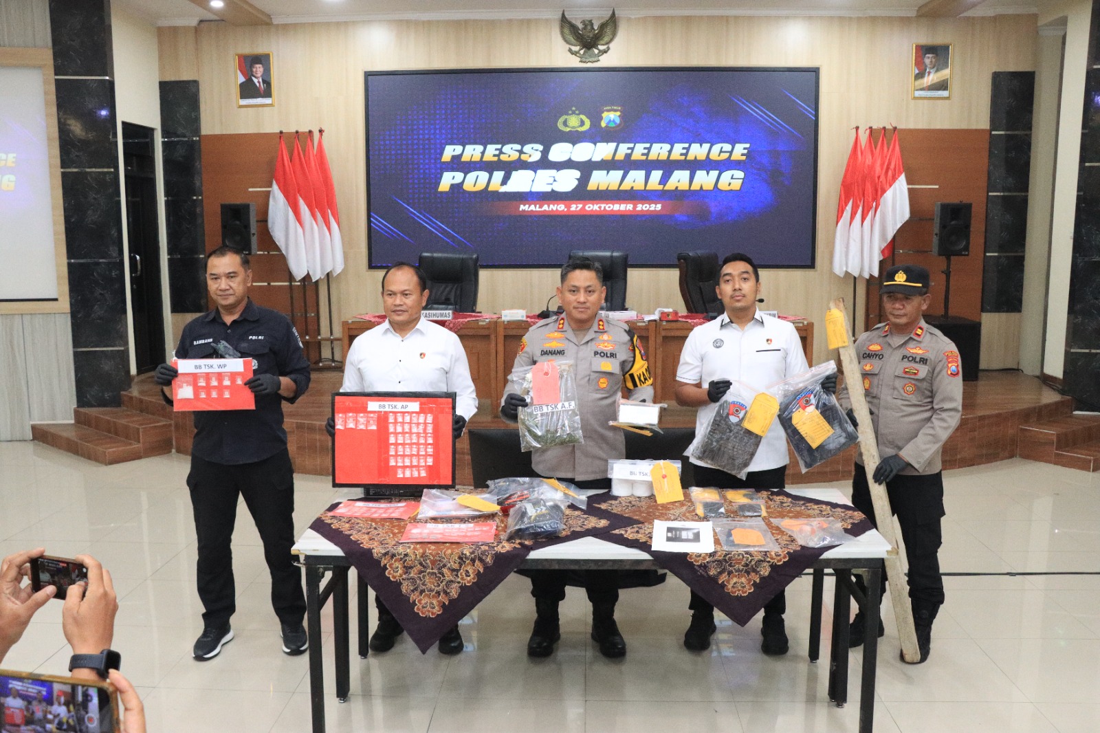 Polres Malang Bongkar Kasus Tragis: Kakak Kandung Paksa Adik Gunakan Sabu, Tiga Orang Ditangkap