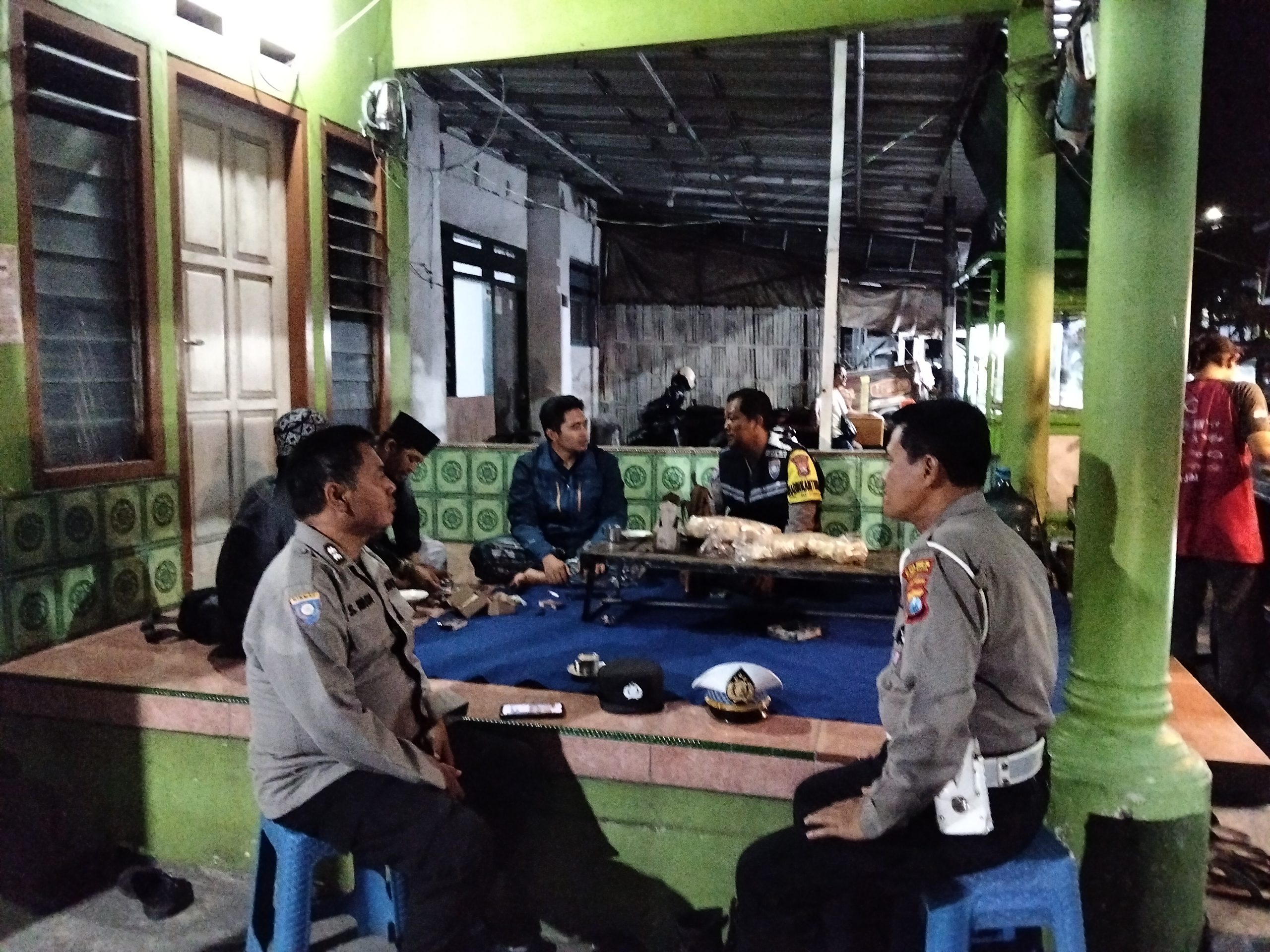 Polsek Kediri Kota Sambangi Pos Kamling, Ajak Warga Aktif Ronda Demi Keamanan Lingkungan