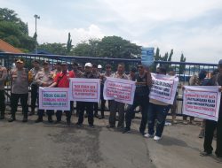 Pabrik AQUA di Pasuruan Didemo, Massa Tuding Klaim Sumber Mata Air Tak Sesuai Fakta