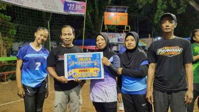 Jamsaren Raih Gelar Juara Turnamen Voli Putri PKK se-Kecamatan Pesantren