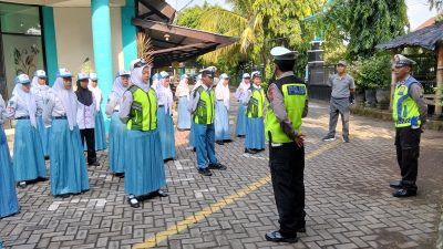Polsek Kediri Kota Latih Pelajar SMKN 3 Jadi Anggota PKS, Bentuk Disiplin dan Kesadaran Berlalu Lintas Sejak Dini