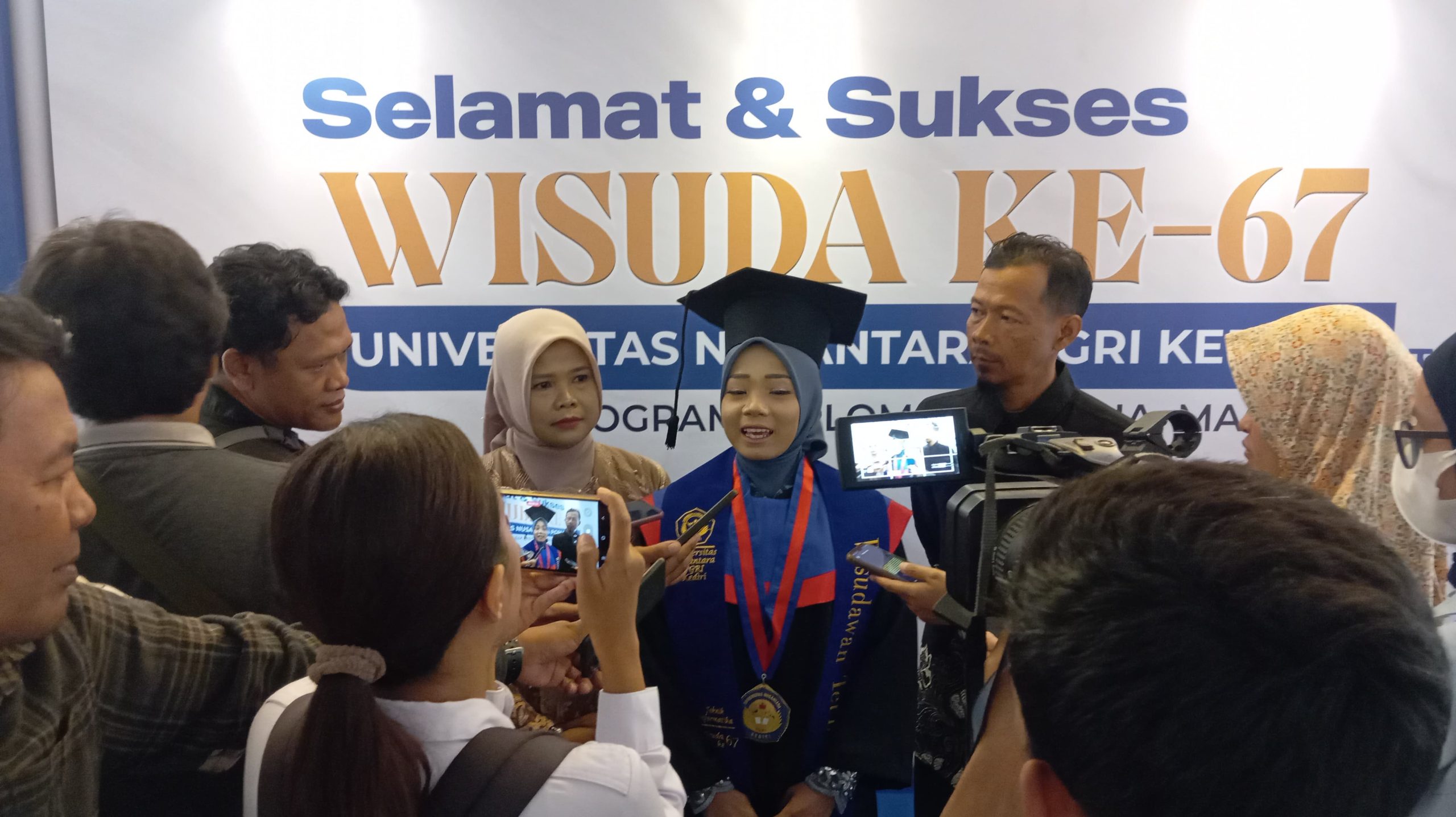 Tujuh Wisudawan UNP Kediri Raih Predikat Terbaik, Dua Catat IPK Sempurna