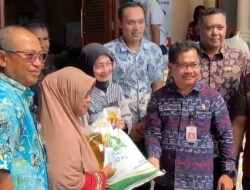 Wali Kota Kediri Hadiri Launching Perdana Penyaluran Bantuan Pangan di Kelurahan Kemasan