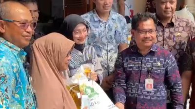 Wali Kota Kediri Hadiri Launching Perdana Penyaluran Bantuan Pangan di Kelurahan Kemasan