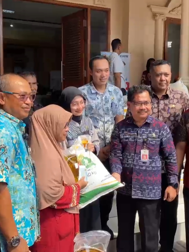 Wali Kota Kediri Hadiri Launching Perdana Penyaluran Bantuan Pangan di Kelurahan Kemasan