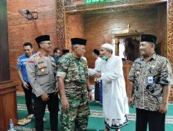 Jumat Berkah, Camat Mojoroto dan Wakil Rakyat Sholat Jumat Bersama Warga Lirboyo