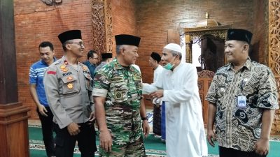 Jumatan Berkah, Camat Mojoroto dan Anggota DPRD Kediri Sholat Jumat Bersama Warga Lirboyo