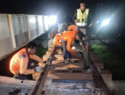 Dukung Lingkungan Hijau, KAI Daop 7 Madiun Ganti Bantalan Kayu dengan Sintetis