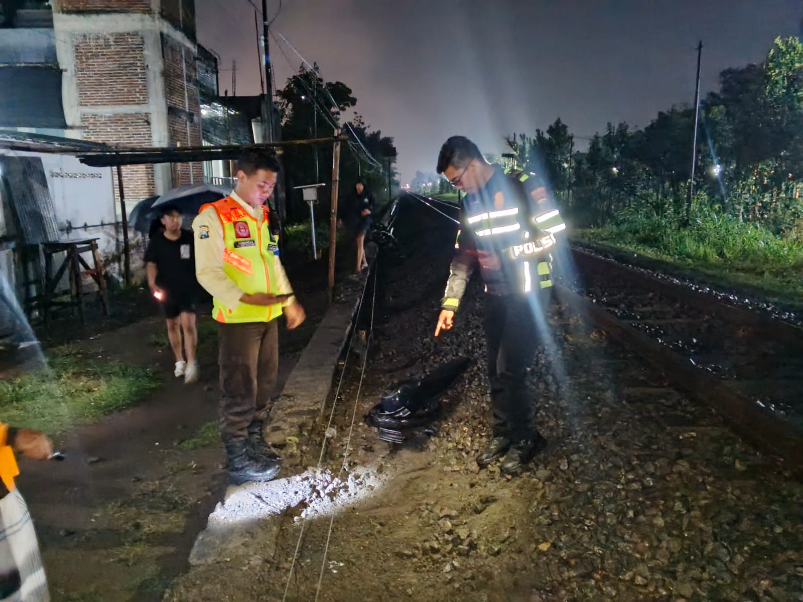 Terlalu Asyik di Jalan, Remaja di Tulungagung Terseret KA Majapahit Lima Meter,  Selamat Meski Luka Serius