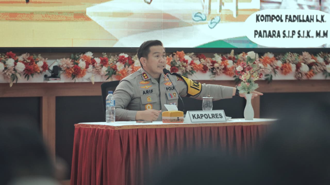 Kapolres Blitar Tekankan Pentingnya Aktivasi Poskamling untuk Jaga Keamanan Desa