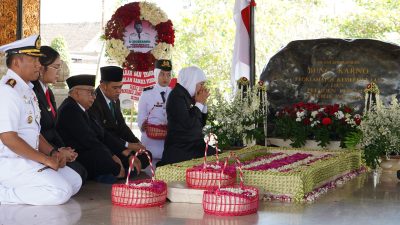 Jelang HUT ke-80 Jawa Timur, Gubernur Khofifah Ziarah ke Makam Bung Karno