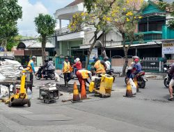 Baru Empat Bulan Diperbaiki, Aspal di MT Haryono Kediri Kembali Rusak