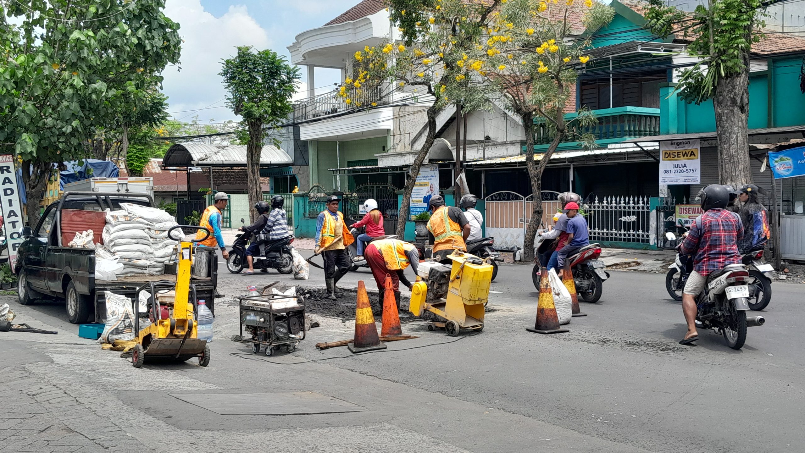 Baru Empat Bulan Diperbaiki, Aspal di MT Haryono Kediri Kembali Rusak