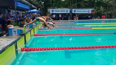 Ratusan atlet tingkat pelajar dari berbagai daerah di Jawa Timur mengikuti Kejuaraan Provinsi (Kejurprov) Finswimming Walikota Cup I 2025. (burhan)