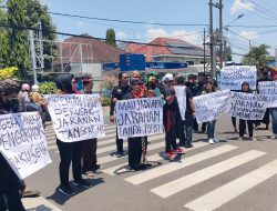 Aliansi Seniman Kediri Raya Gelar Aksi di Mapolres Kediri Kota, Tuntut Pelaku Pengeroyokan Ditangkap
