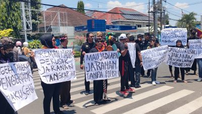 Aliansi Seniman Kediri Raya Gelar Aksi di Mapolres Kediri Kota, Tuntut Pelaku Pengeroyokan Ditangkap