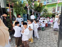 RA Al-Madinah Semarakkan Hari Santri Nasional dengan Pawai Ta’aruf Keliling Kampung