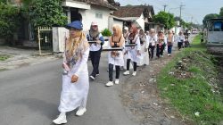 TK Dharma Wanita Desa Joho Meriahkan Hari Santri Nasional dengan Pawai Ta’aruf