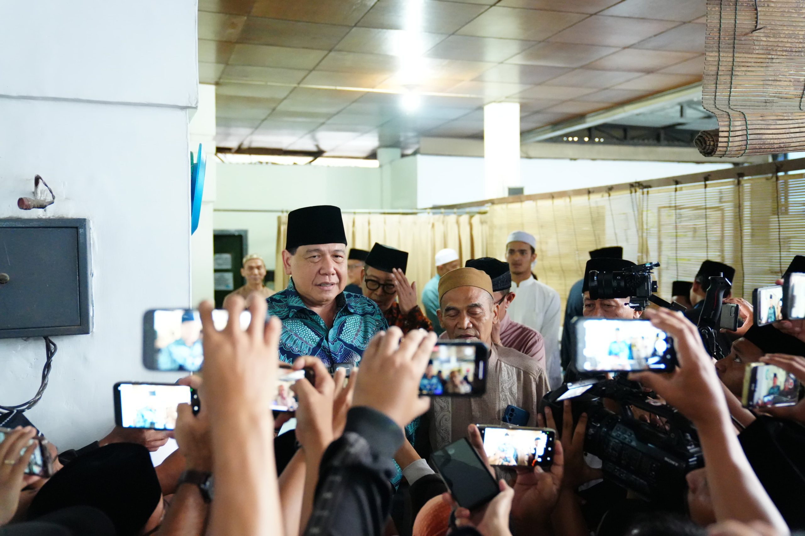 Sowan ke Ponpes Lirboyo, Chairul Tanjung Tegaskan Komitmen Jaga Keharmonisan dan Hormati Nilai Pesantren