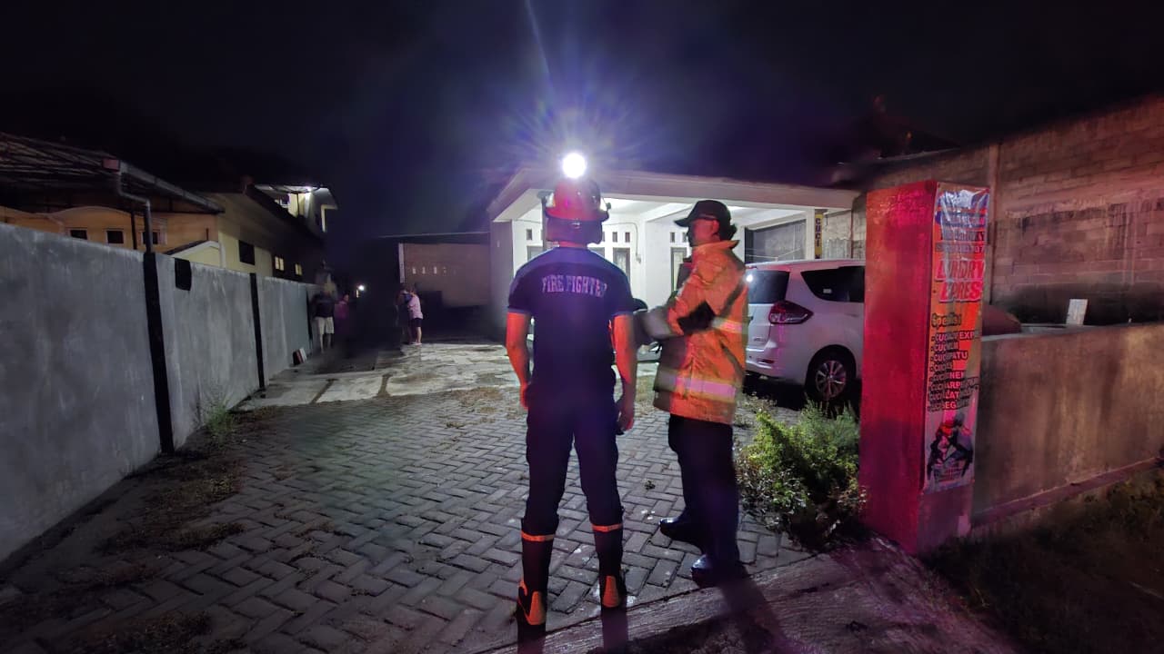 Diduga Akibat Korsleting, Rumah Warga Gedangsewu Pare Ludes Dilalap Api