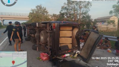 Elf Rombongan Asal Madura Terguling di Tol Jomo, 20 Penumpang Terluka