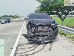 Diduga Sopir Mengantuk, Hilux Tabrak L300 di Tol Jombang–Mojokerto, Seluruh Penumpang Selamat
