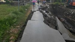 Jalan Beton di Ngusikan Jombang Longsor, Akses Warga Terputus