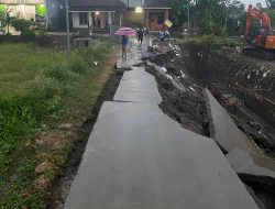 Jalan Beton di Ngusikan Jombang Longsor, Akses Warga Terputus