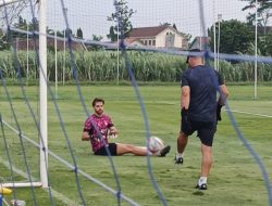 Kiper Utama Persik Kediri Leonardo Navacchio Kembali Berlatih Usai Cedera Lutut