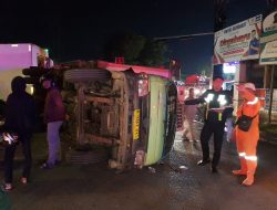 Elf Hantam Truk di Perempatan Sambong, Diduga Langgar Lampu Merah