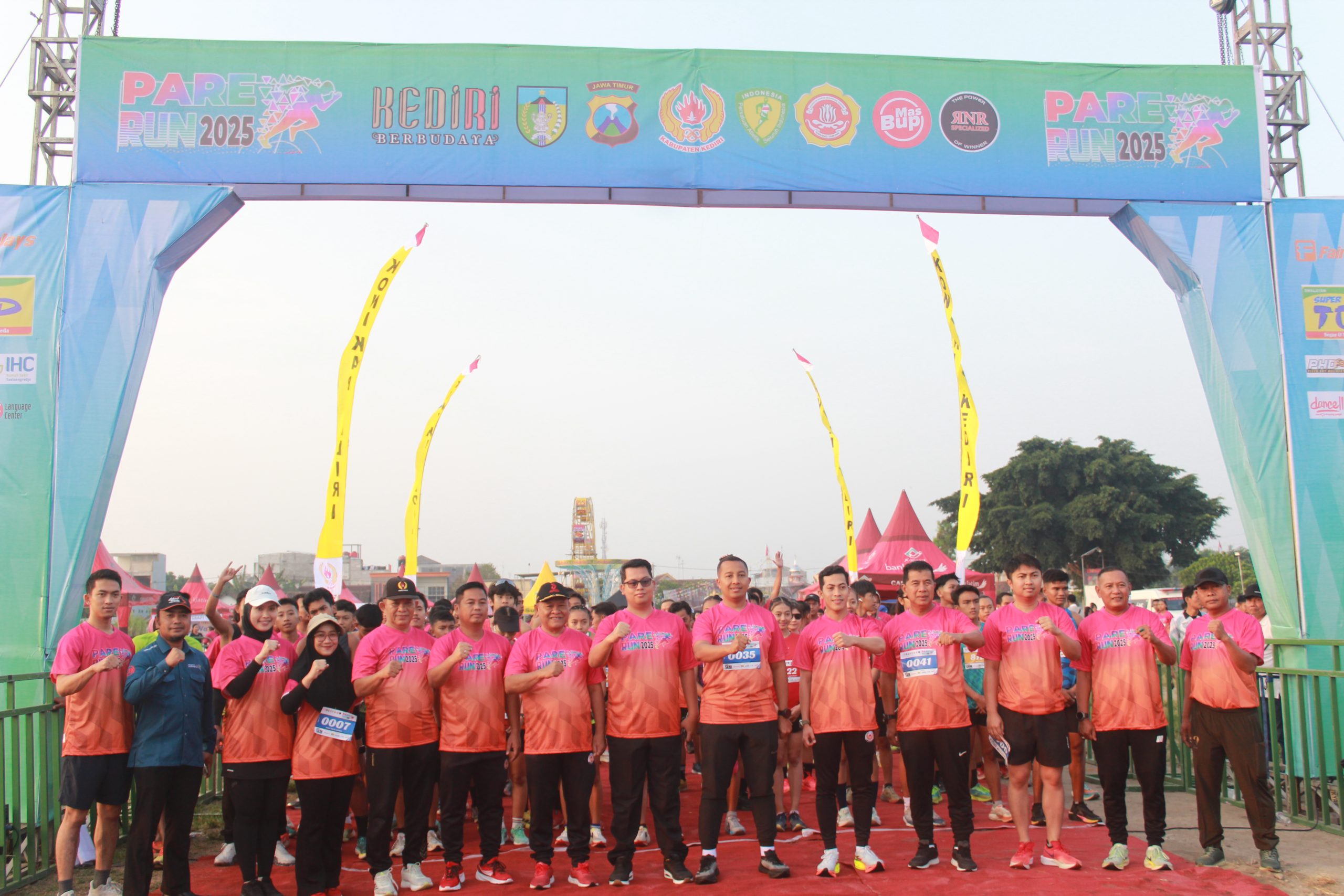 Ratusan Peserta Ramaikan Pare Run 2025, Warnai Pagi di Kampung Inggris