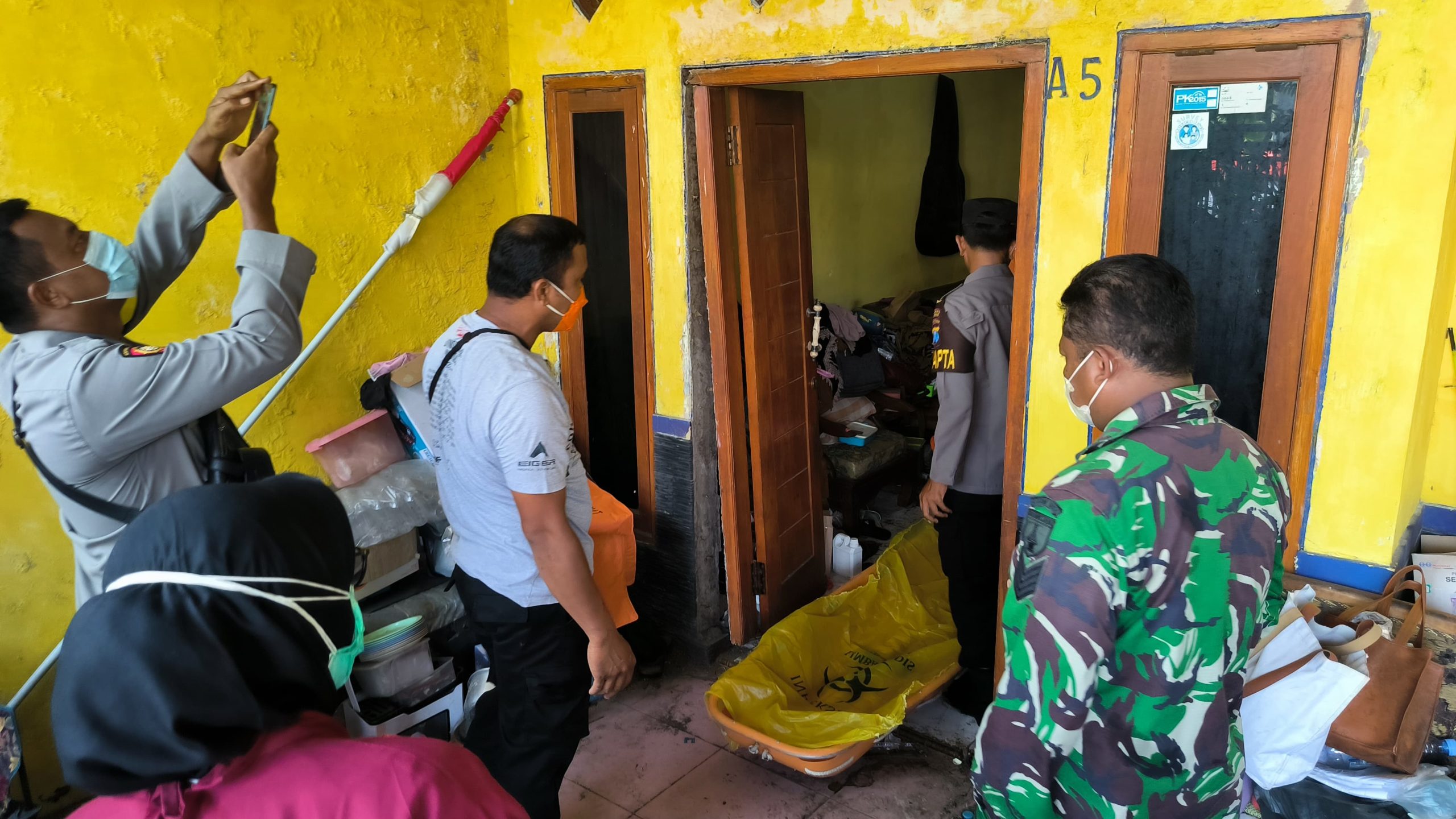 Warga Kepuhkembeng Peterongan Gempar, Guru SMA Ditemukan Meninggal di RumahWarga Kepuhkembeng Peterongan Gempar, Guru SMA Ditemukan Meninggal di Rumah